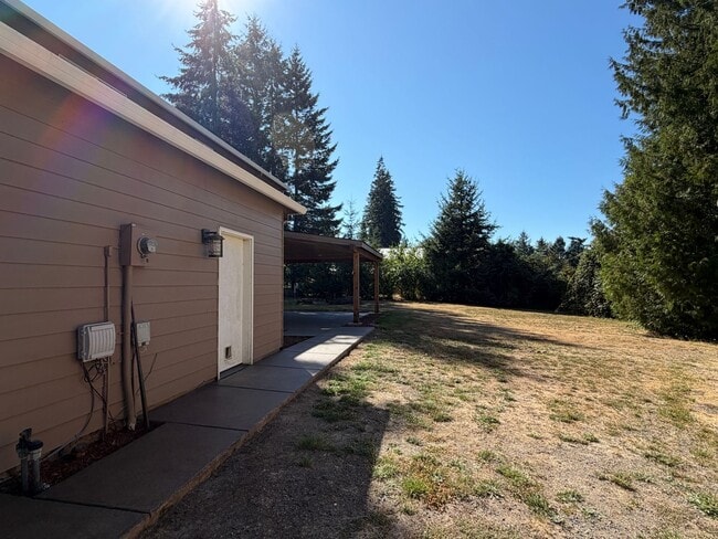 Building Photo - 708 NE 235th St