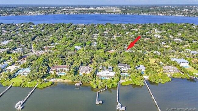 Building Photo - 4 Via Lucindia Dr S