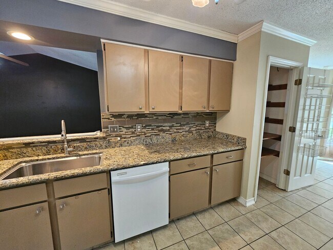 Building Photo - UPDATED Beautiful 3 bedroom 2 bathroom