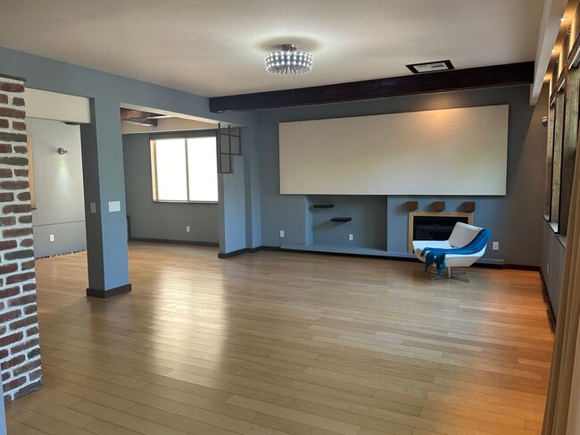 Building Photo - 582 Glassford Ct