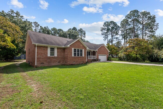 Building Photo - 506 River Rd