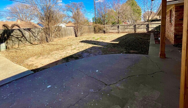 Building Photo - Gorgeous! Completely Remodeled 3/2/2 in Bayless with Washer/Dryer and Fridge!