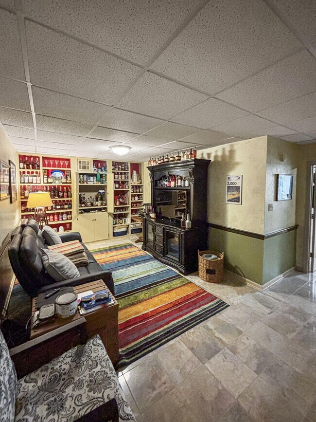 Building Photo - 236 Chippendale Cir