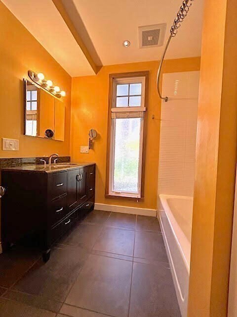 Building Photo - 12 Lawrence Rd