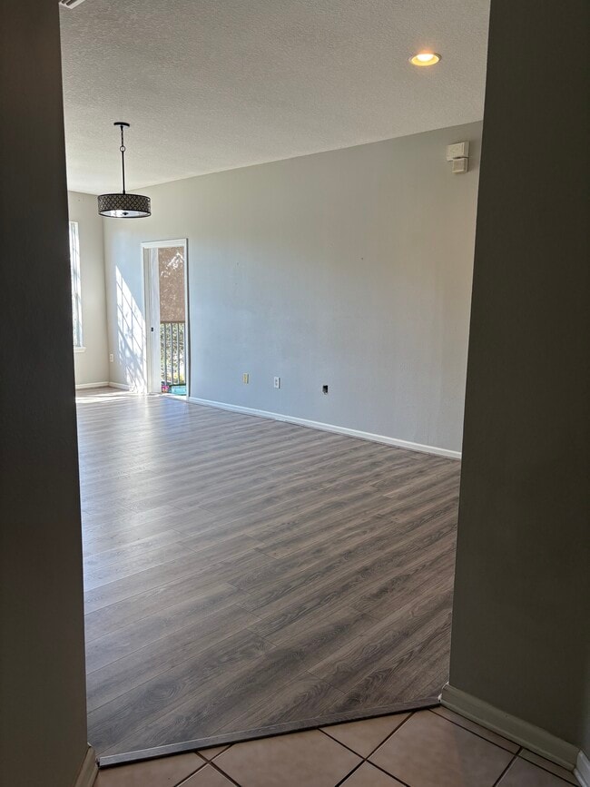 Building Photo - 10550 Baymeadows Rd