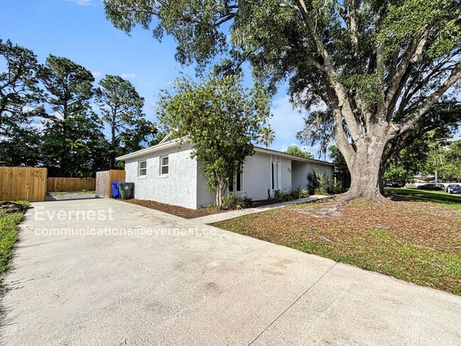 Building Photo - 1327 Chablis Ct N