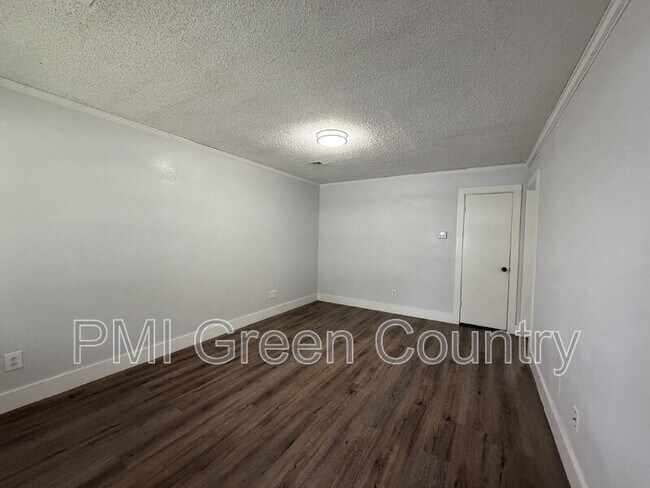 Building Photo - 809 Park St