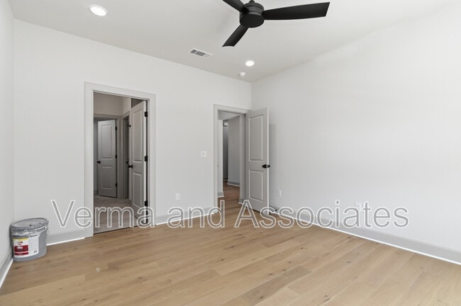 Building Photo - 1041 Whistler St