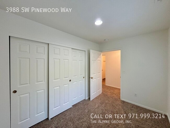 Building Photo - 3988 SW Pinewood Way