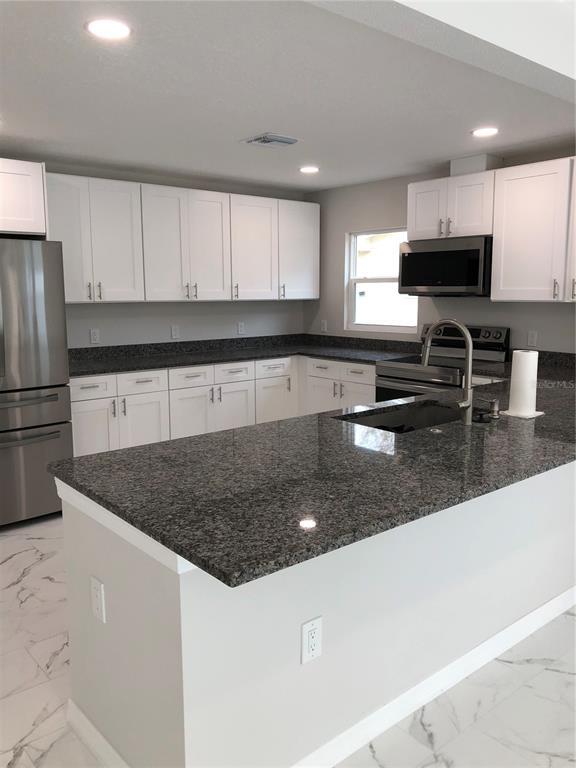 Building Photo - 345 Parkland Ave