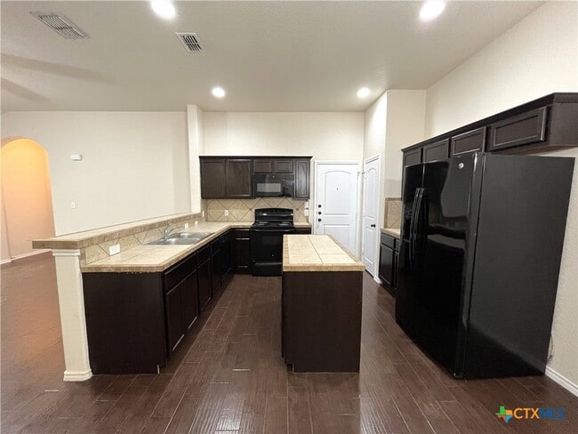 Building Photo - 685 Creekside Cir