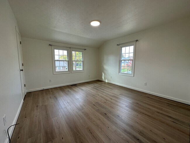 Building Photo - 2802 10th Ave