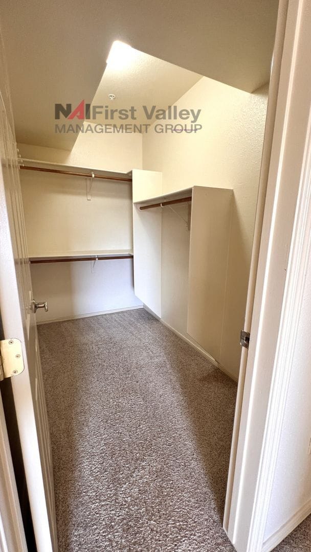 Building Photo - 3 Bedrooms, 2 Baths and a Single Car Garage