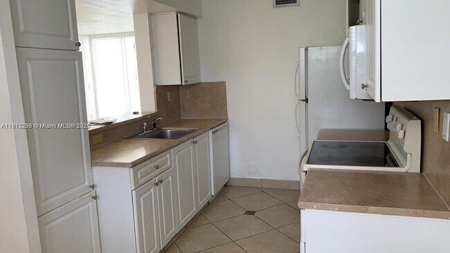 Building Photo - 9766 NW 48th Terrace