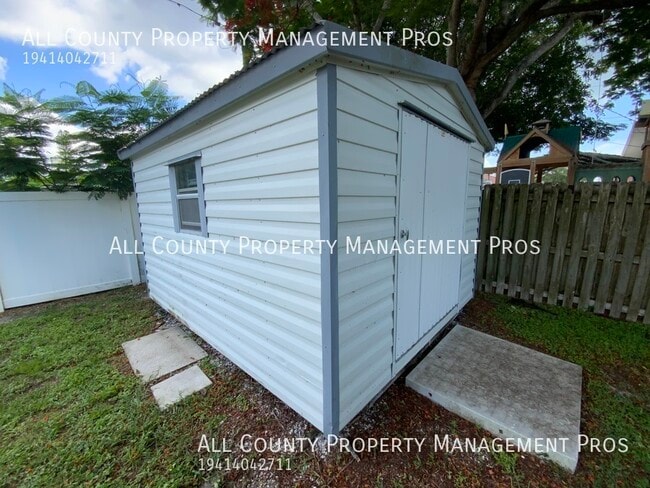 Building Photo - 811 33rd St Ct W