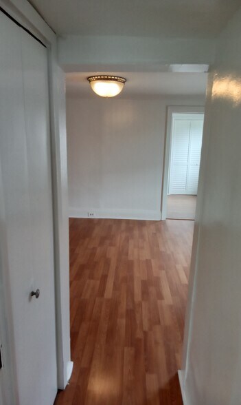 Building Photo - 39 E 4th St