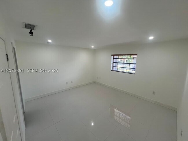 Building Photo - 15410 SW 74th Cir Ct