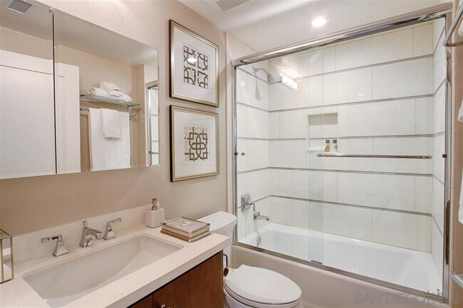 Building Photo - 6722 Vista Del Mar Ave