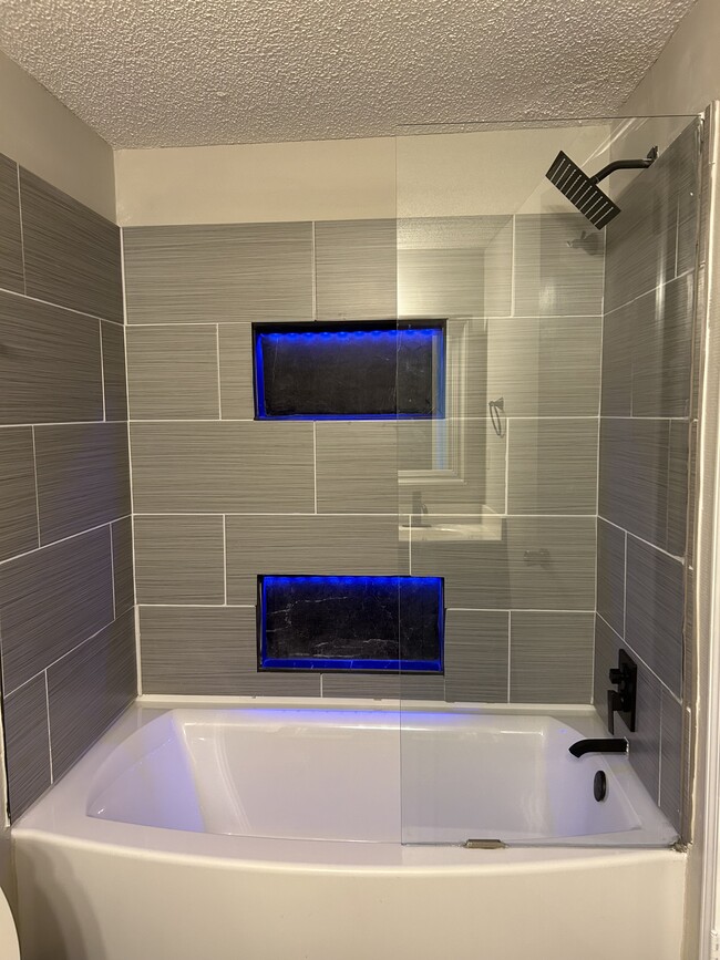 Building Photo - 912 McCay Ave