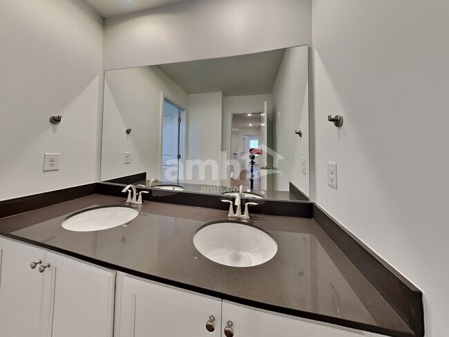 Building Photo - 238 Marin Dr