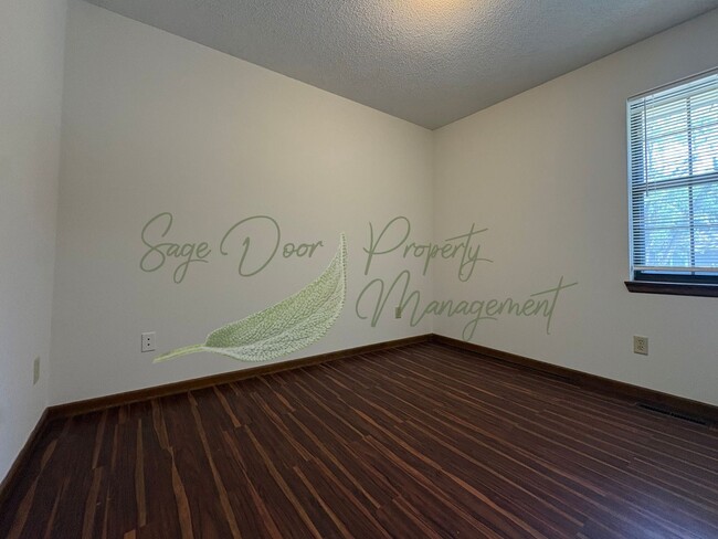 Building Photo - 500 SE Sherri Ln