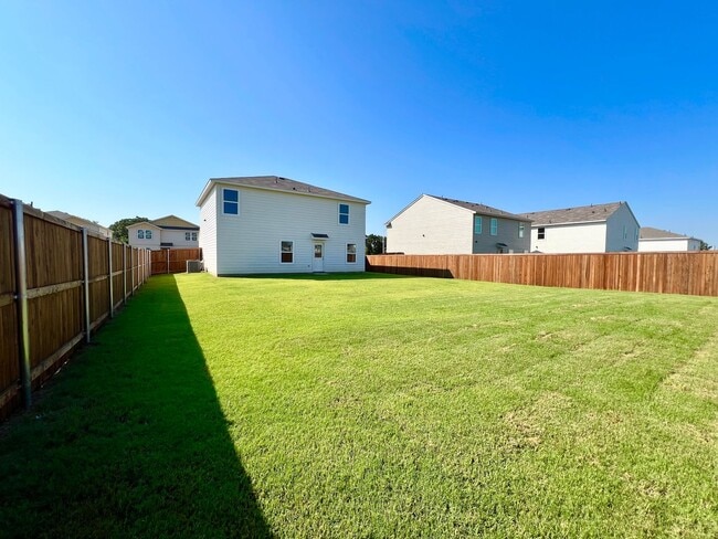 Building Photo - Stunning New Build with 5 Bedrooms & Moder...