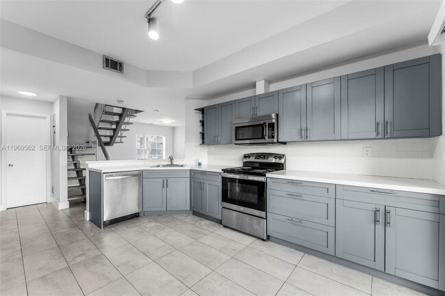 Building Photo - 10450 SW 154th Ct