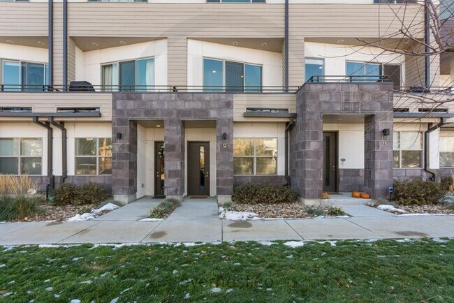 Primary Photo - Beautiful Two Bedroom Townhome in Denver -...