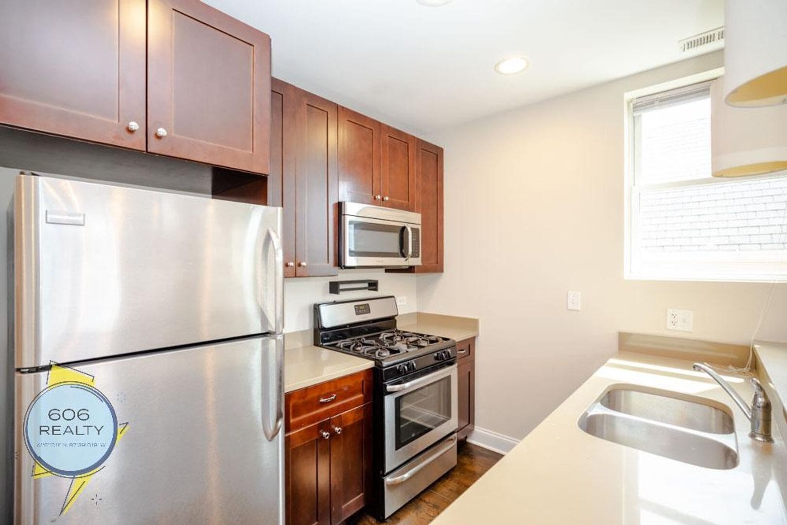 Building Photo - 649 W Deming Pl