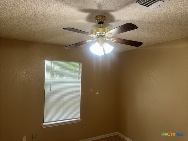 Building Photo - 213 Blanket Dr