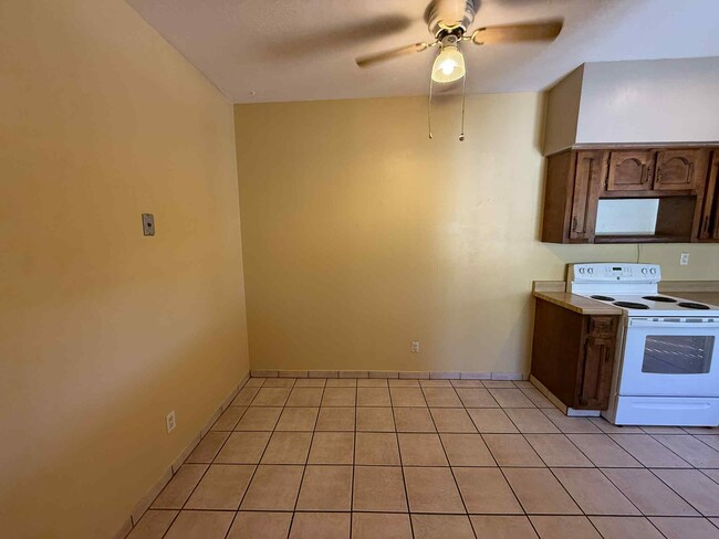 Building Photo - 4145 N Via Villas