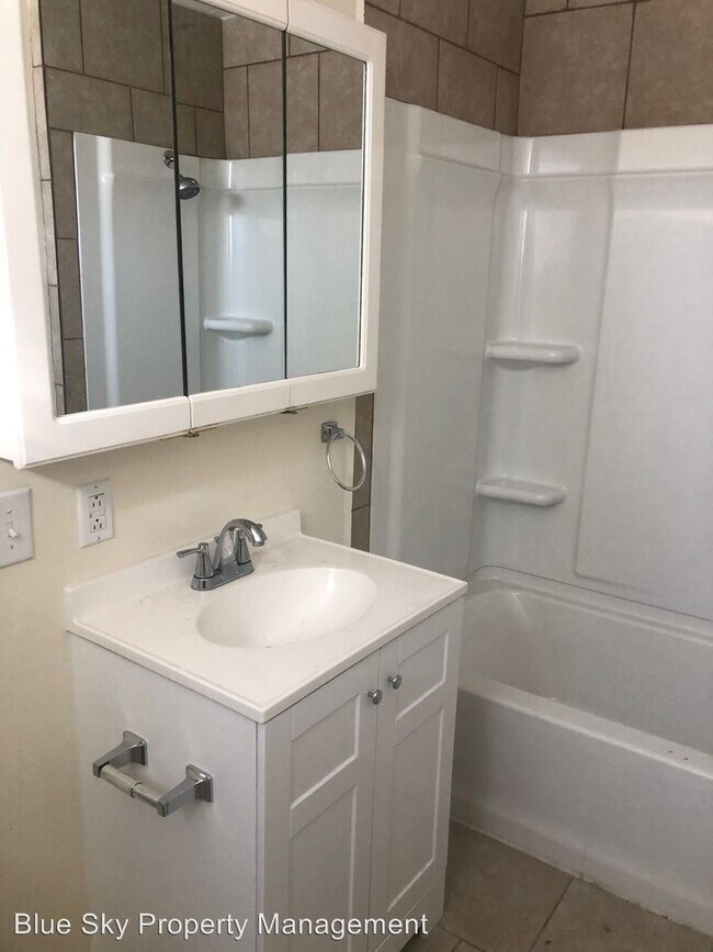 Building Photo - 2 br, 1 bath House - 440 W. 1ST NORTH