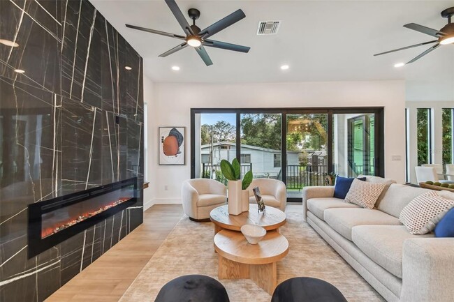 Building Photo - 4717 W Oklahoma Ave