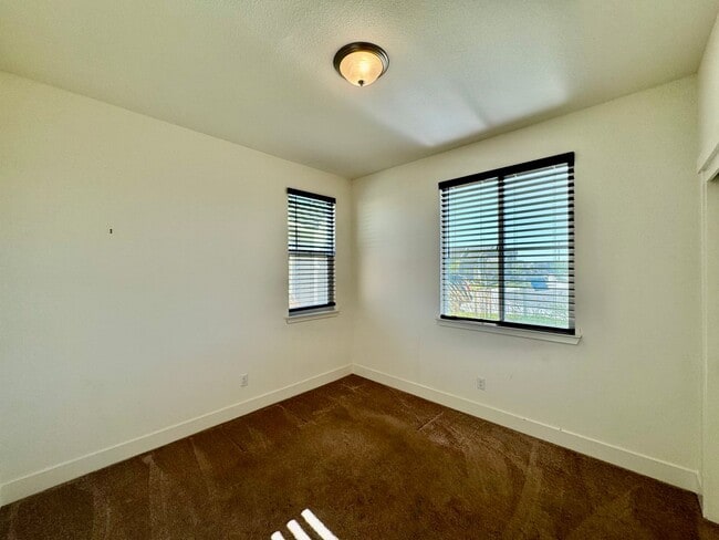 Building Photo - 5 Bedroom 3 Bath Home with Pool, pool and ...