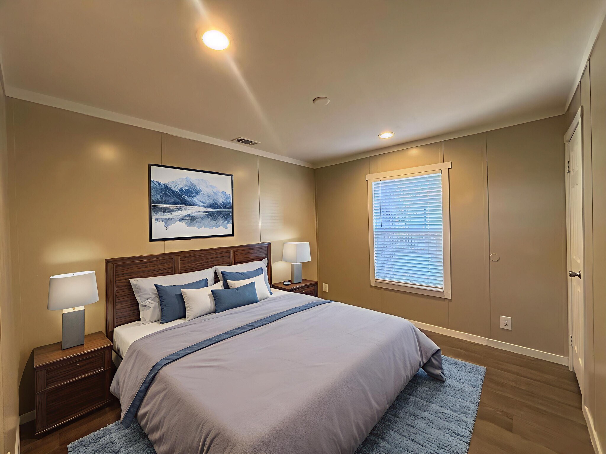 Building Photo - 118 E Semands St