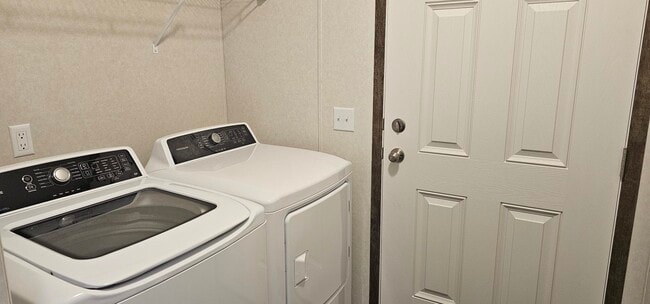 Building Photo - 100 Orchid Dr