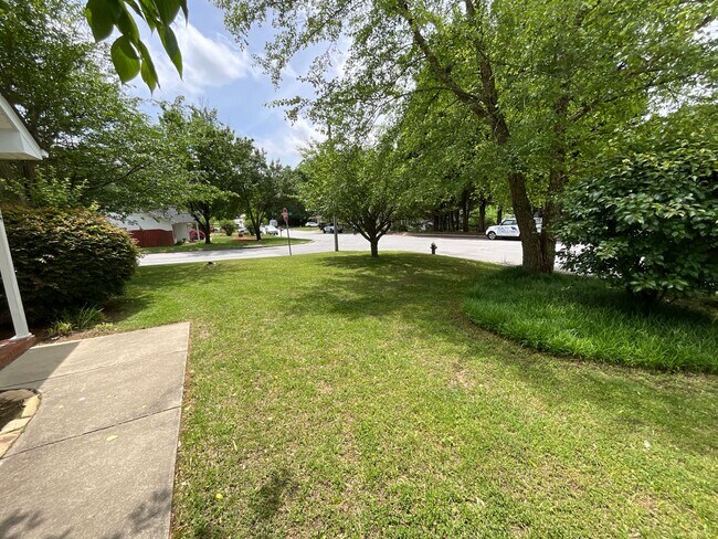 Building Photo - Now Available to View! Immaculate 2 bed, 2 bath, Fireplace, Garage, Granite and More!!