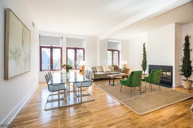 Building Photo - 85 Park Ave