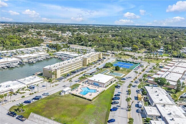 Building Photo - 143 Boca Ciega Point Blvd N
