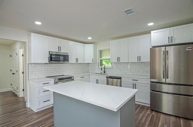 Building Photo - 2608 Lockhart Ave