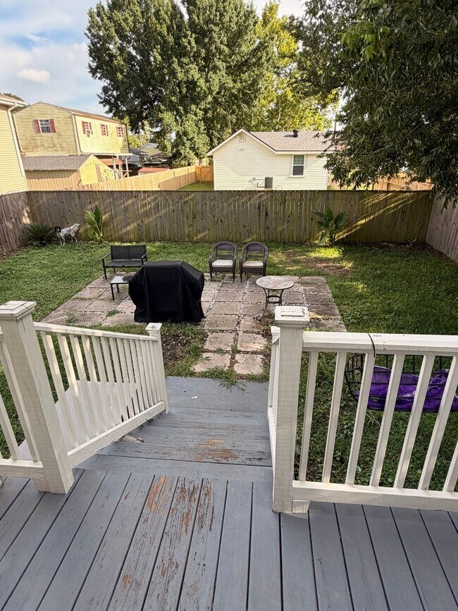 Building Photo - Gorgeous Single Family Home, 4BD/4BA with Large Backyard