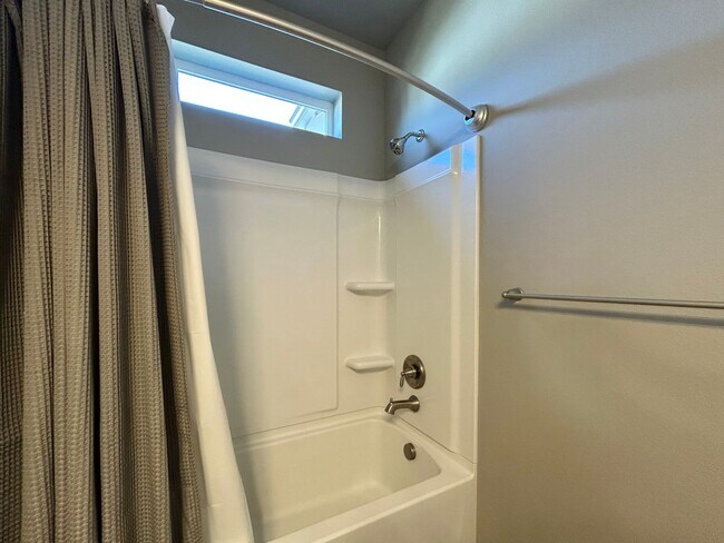 Building Photo - Luxury and Convenience Awaits in this Stunning 3 Bedroom, 2.5 Bathroom House with Abundant Parkin...