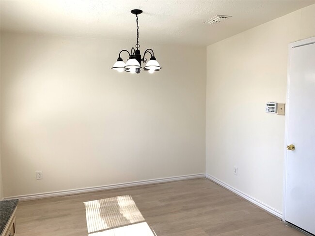 Building Photo - 13611 Elm Ct