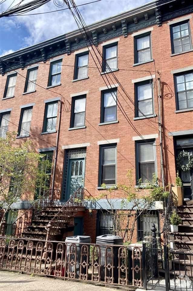 Building Photo - 214 8th St