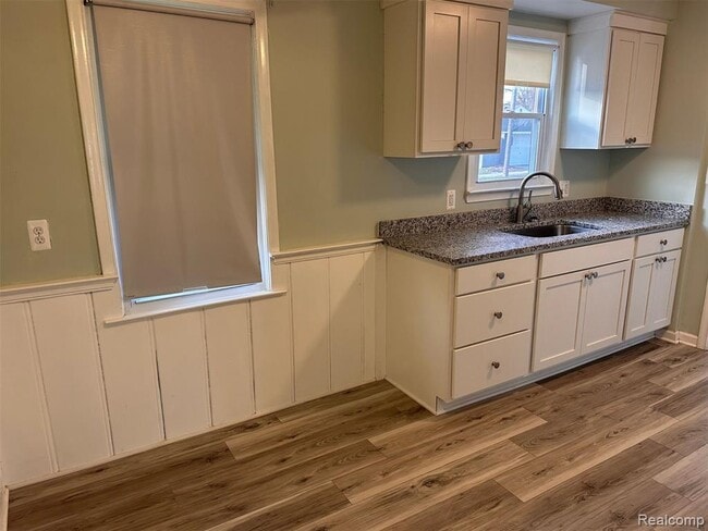 Building Photo - 110 Hamata Ave