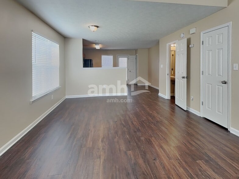 Building Photo - 705 St Charles Ave