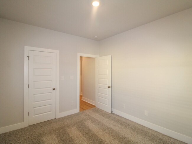 Building Photo - Reduced Rental Rate with $200 Rent Credit for 12 Months!