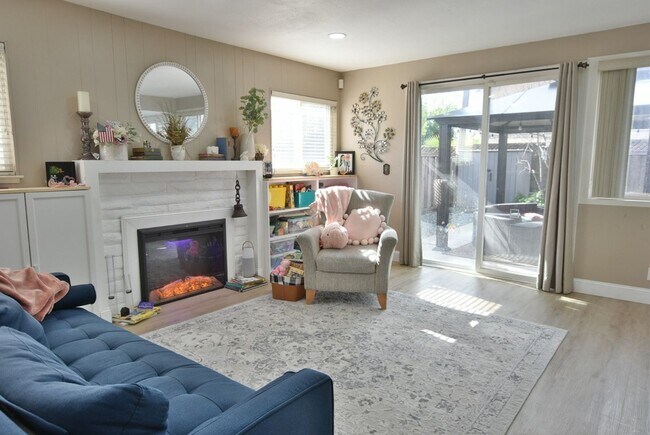 Building Photo - Beautifully Remodeled Blossom Valley 4 Bed...