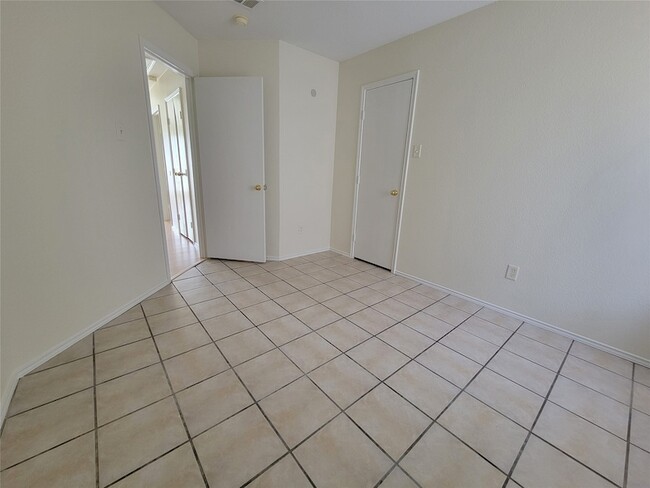 Building Photo - 108 Roosevelt Ct