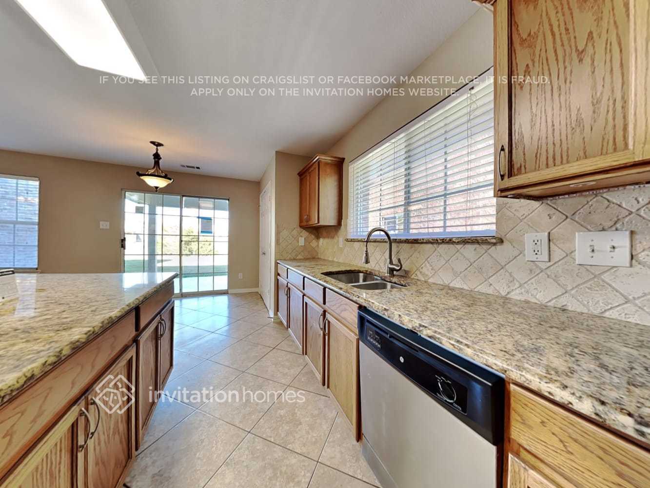 Building Photo - 2042 La Salle Trail